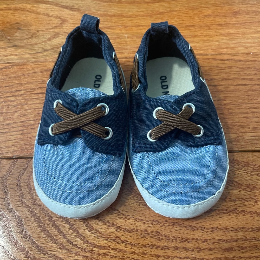 Size 6-12 mo. Infant Boy Boat Shoes.